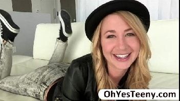 Video porno grates com a gostosa de fio dental