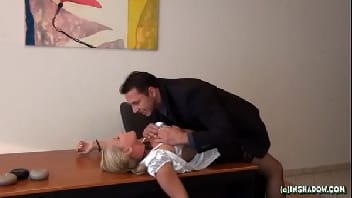 Video de estupro com chefe comendo a funcionária