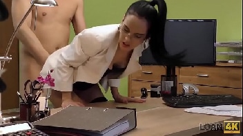 Sexo no escritório com a secretária puta