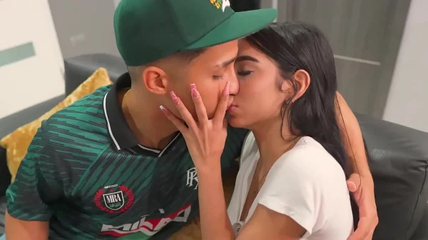 Gozando na Novinha de Rabo Gigante