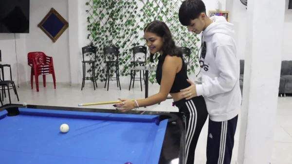 Novinha safada cavalgando no sofá com garotão tarado