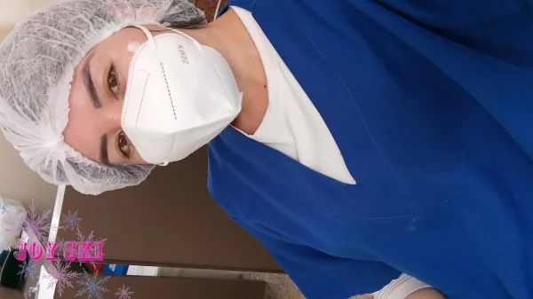 Mulher de Bunda Grande Engole Pica Enorme até o Fundo