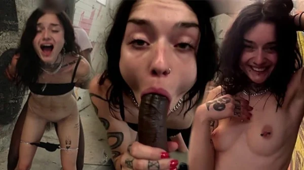 Branquinha dando um boquete intenso e deixando todo mundo louco