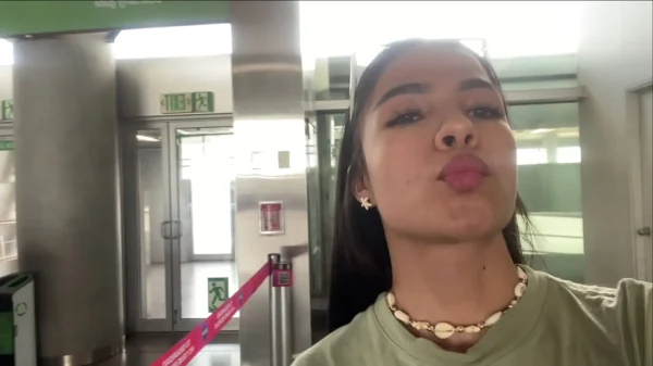 Peituda se dedando até chegar ao orgasmo