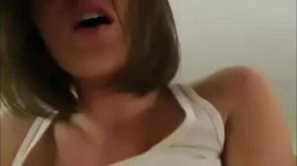 Mamada voraz com peitos gigantes e gozada na vara deliciosa