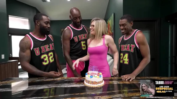 Loira Deliciosa em Suruba Quente com Negões Dotados