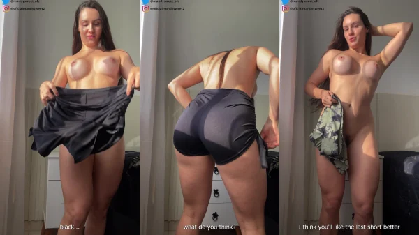 Garota safada mostra o bumbum empinado em shortinho